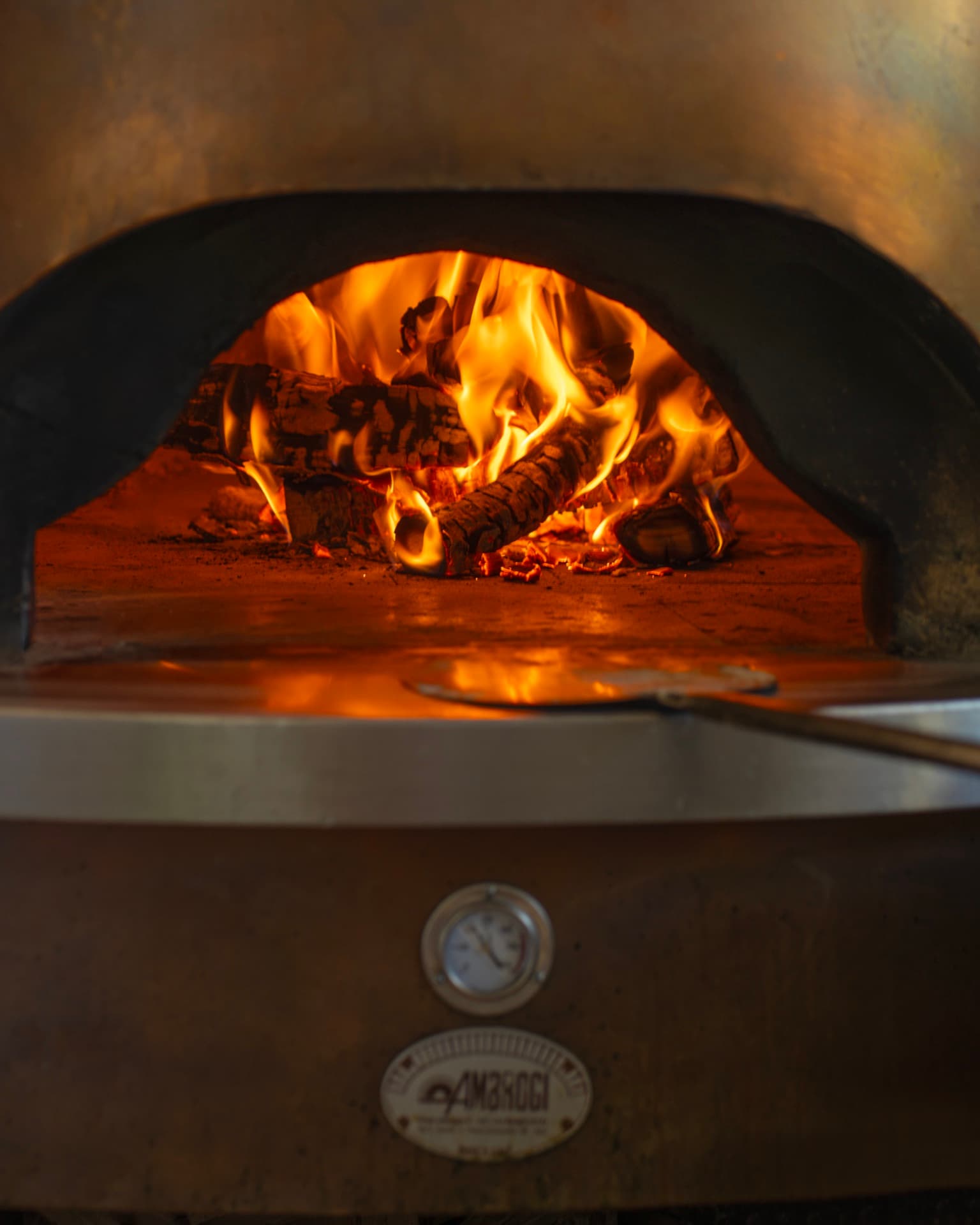 Pizza in forno a legna